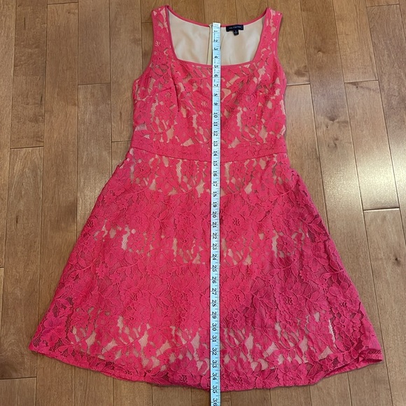 The Limited Pink Lace Dress in 6 - Picture 3 of 7